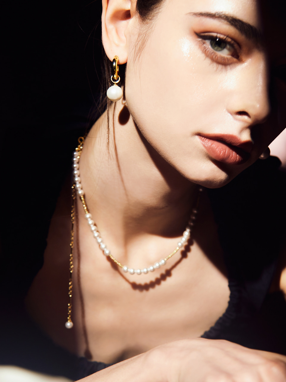 Biz Block Gold-White Pearl Necklace